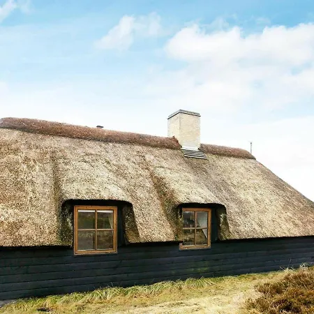 Two-bedroom Holiday In 3