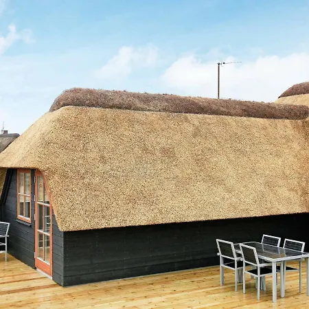 Two-bedroom Holiday In 3